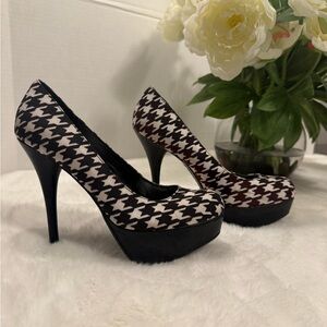 BAMBOO Black and White Houndstooth Heels